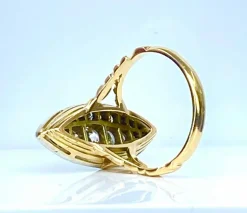 Importante bague marquise en or 18 carats et platine sertie de diamants