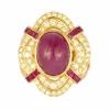 Importante bague or jaune et imposant rubis cabochon