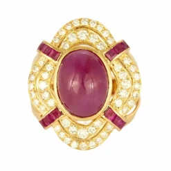 Importante bague or jaune et imposant rubis cabochon