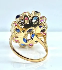 Importante bague or jaune, 7 saphirs et 6 rubis