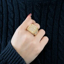 Importante Chevalière or jaune et diamants