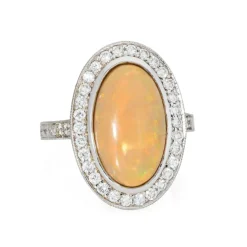 Imposante bague cocktail avec opale et diamants, or blanc