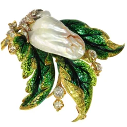 Inoubliable et unique : le charme d'une broche victorienne avec perle et diamants