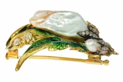 Inoubliable et unique : le charme d'une broche victorienne avec perle et diamants