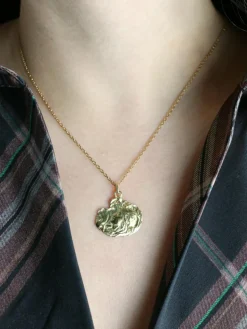 JOE DESCOMPS Médaille femme Art Nouveau or jaune