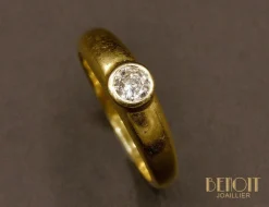 Jonc or jaune diamant