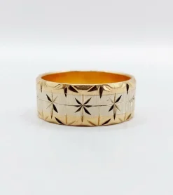 Large bague jonc alliance or rose et gris ciselée de motifs étoilés