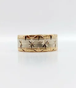 Large bague jonc alliance or rose et gris ciselée de motifs étoilés
