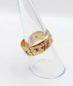 Large bague jonc Art Déco or rose, rubis sertis étoilés (circa 1950)