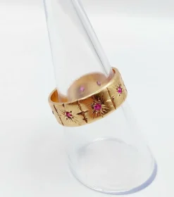 Large bague jonc Art Déco or rose, rubis sertis étoilés (circa 1950)