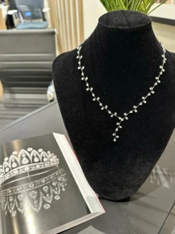 Long Collier or blanc et diamants