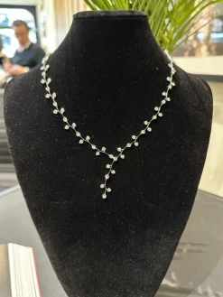 Long Collier or blanc et diamants