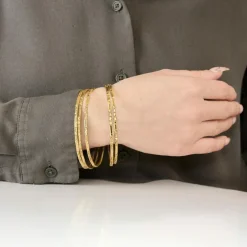 Lot de cinq bracelets en or jaune