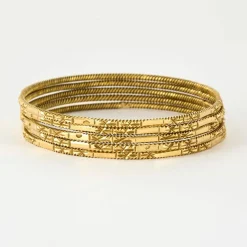 Lot de cinq bracelets en or jaune