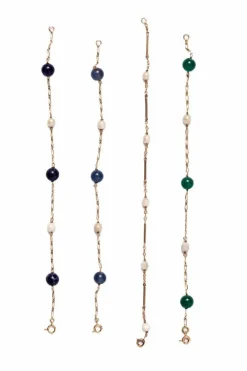 Lot de quatre bracelets en or jaune et perles