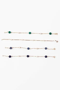 Lot de quatre bracelets en or jaune et perles