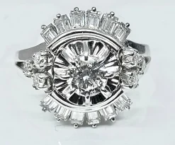 Magnifique bague en platine, diamants baguettes et ronds