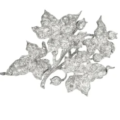 Magnifique broche en or blanc 18K (750 millièmes) issue de la transformation d’un diadème en or blanc et diamants