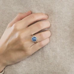 Marguerite or blanc saphir de 4,09 carats
