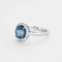 Marguerite or blanc saphir de 4,09 carats