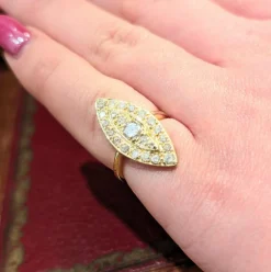 Marquise en or jaune et diamants