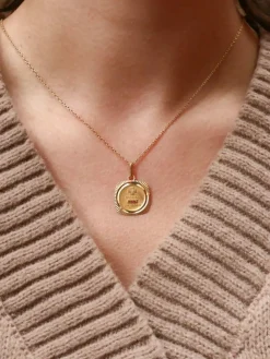 Médaille amour Augis carrée Plus qu'hier moins que demain or jaune diamant rubis