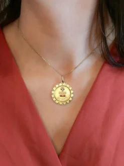 Médaille amour Augis Jumbo Plus qu'hier moins que demain or jaune diamant rubis