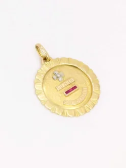 Médaille amour Augis Jumbo Plus qu'hier moins que demain or jaune diamant rubis