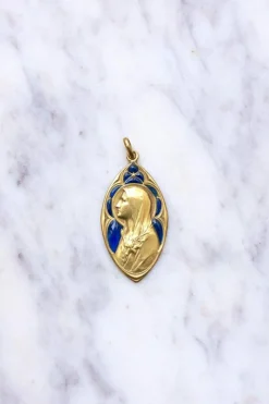 Médaille ancienne en or, Vierge Marie, et émail plique-à-jour