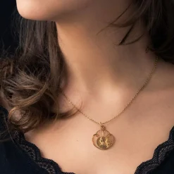 Médaille ancienne or rose Vierge auréolée