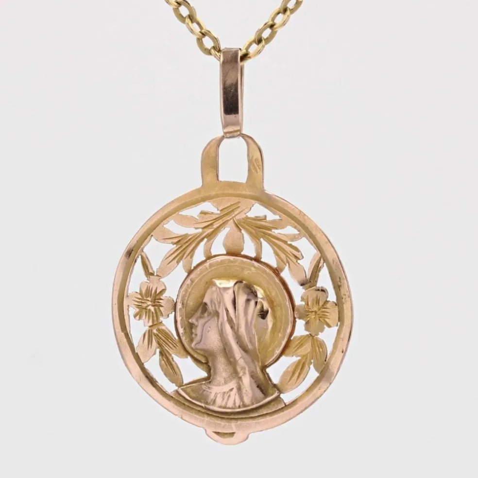 Médaille ancienne or rose ajourée
