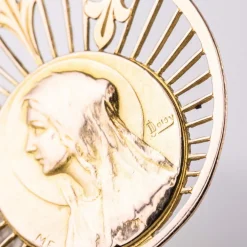 Médaille ancienne or rose Vierge auréolée