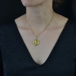 Médaille ancienne portrait de femme