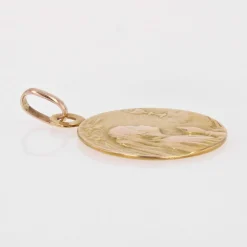 Médaille ancienne Vierge en prière et calice