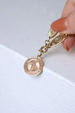 Médaille ancienne Vierge Marie en or rose