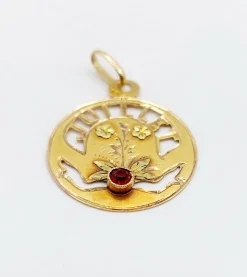 Médaille antique or jaune mois de naissance Juillet et pierre rouge (circa 1900)