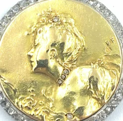 Médaille Art Nouveau or jaune et diamants