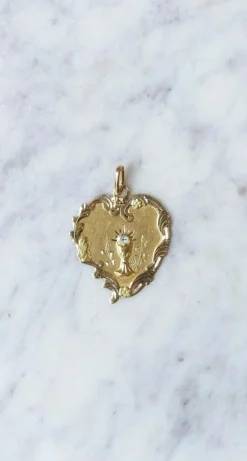 Médaille calice et coeur trois ors