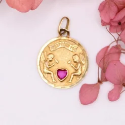 Médaille d’amour « Il bat pour toi » cœur en rubis