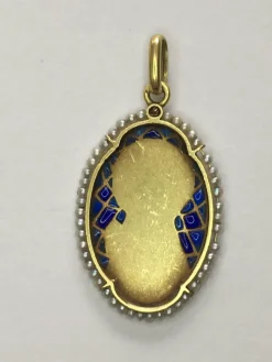 Médaille de baptême en or émail et perles