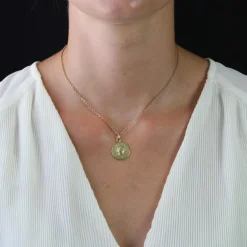Médaille du Christ or jaune signée E.Dropsy