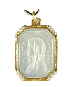 Médaille en nacre, or et perles