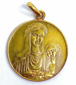 Médaille en or 18 carats représentant la Vierge et Sainte Anne
