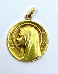 Médaille en or jaune 18 carats représentant la Vierge Marie, signée G.Rabier