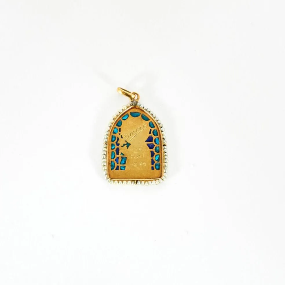 Médaille or jaune et émail et pierres