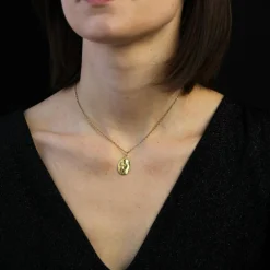 Médaille or jaune Vierge à l'enfant signée Dropsy
