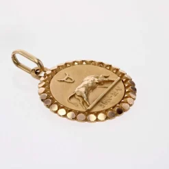 Médaille or rose signe taureau