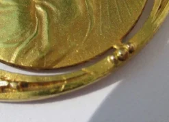 Médaille pendentif Dropsy Art Nouveau Vierge