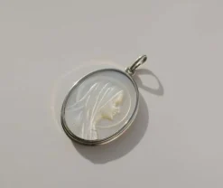 Médaille pendentif vintage Vierge nacre or blanc