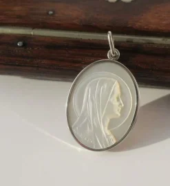 Médaille pendentif vintage Vierge nacre or blanc